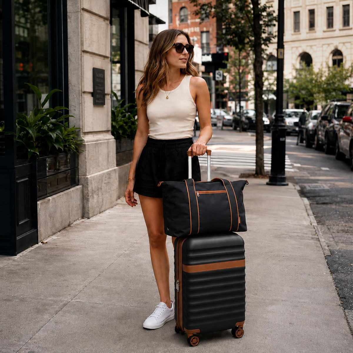 Black 20in Expandable Hardshell Carry-On V987